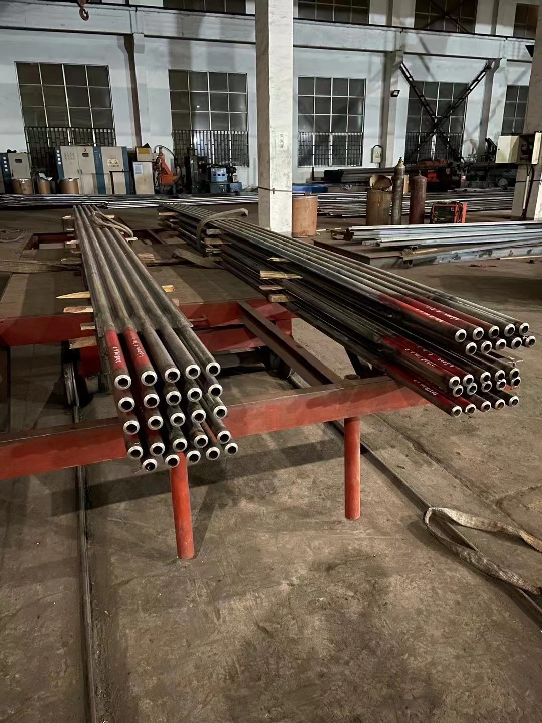 水冷壁管屏|管中心距76.2mm，管屏長6米、5根一組，Φ63.5×7.1內(nèi)螺紋管，鰭片8mm