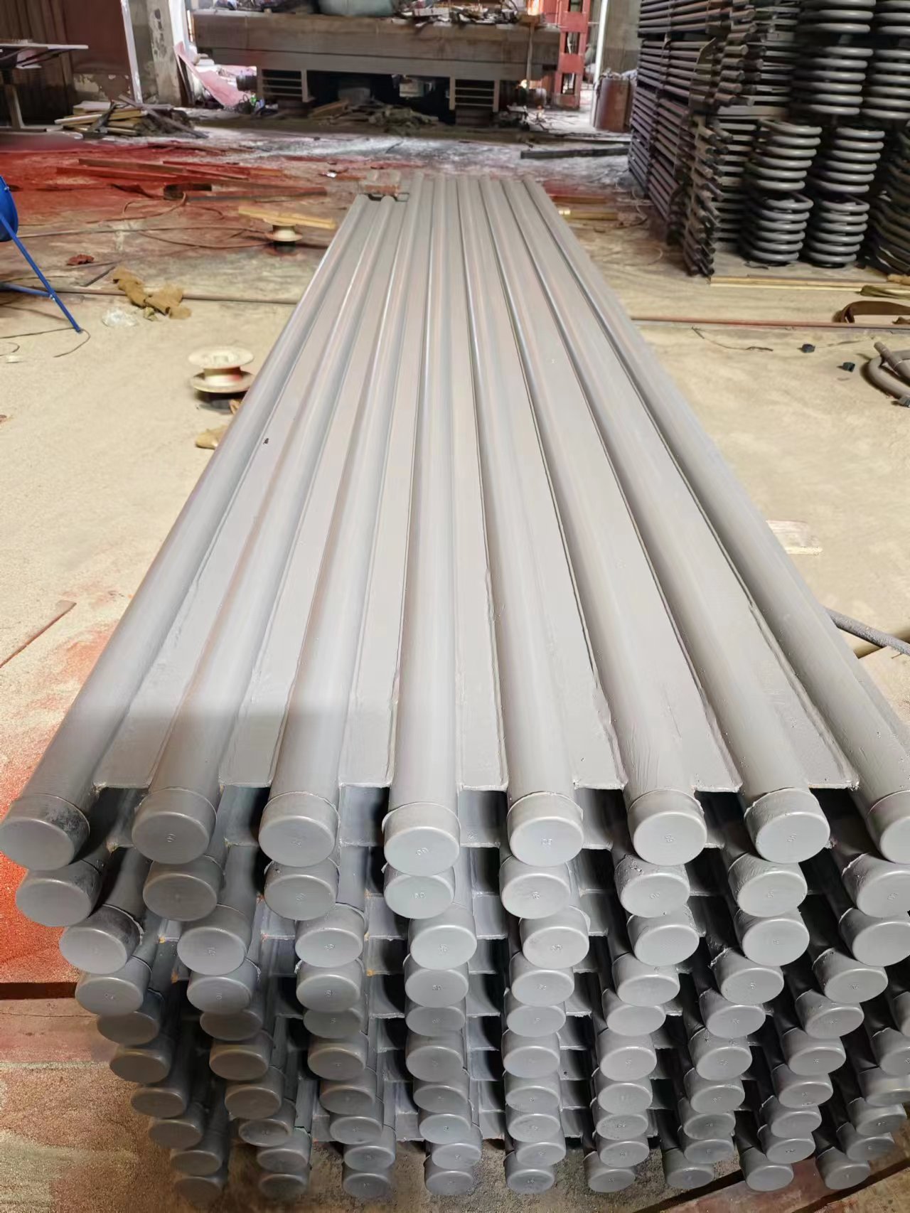 φ60.3×7.5\SA-210C 水冷壁帶鰭片內(nèi)螺紋管，帶鰭片。2）附質(zhì)量證明書，3）品牌：武鍋、東鍋、哈鍋選其一