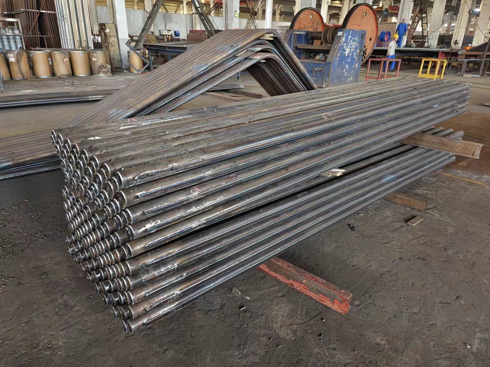 φ60.3×7.5\SA-210C 水冷壁帶鰭片內(nèi)螺紋管，帶鰭片。2）附質(zhì)量證明書，3）品牌：武鍋、東鍋、哈鍋選其一