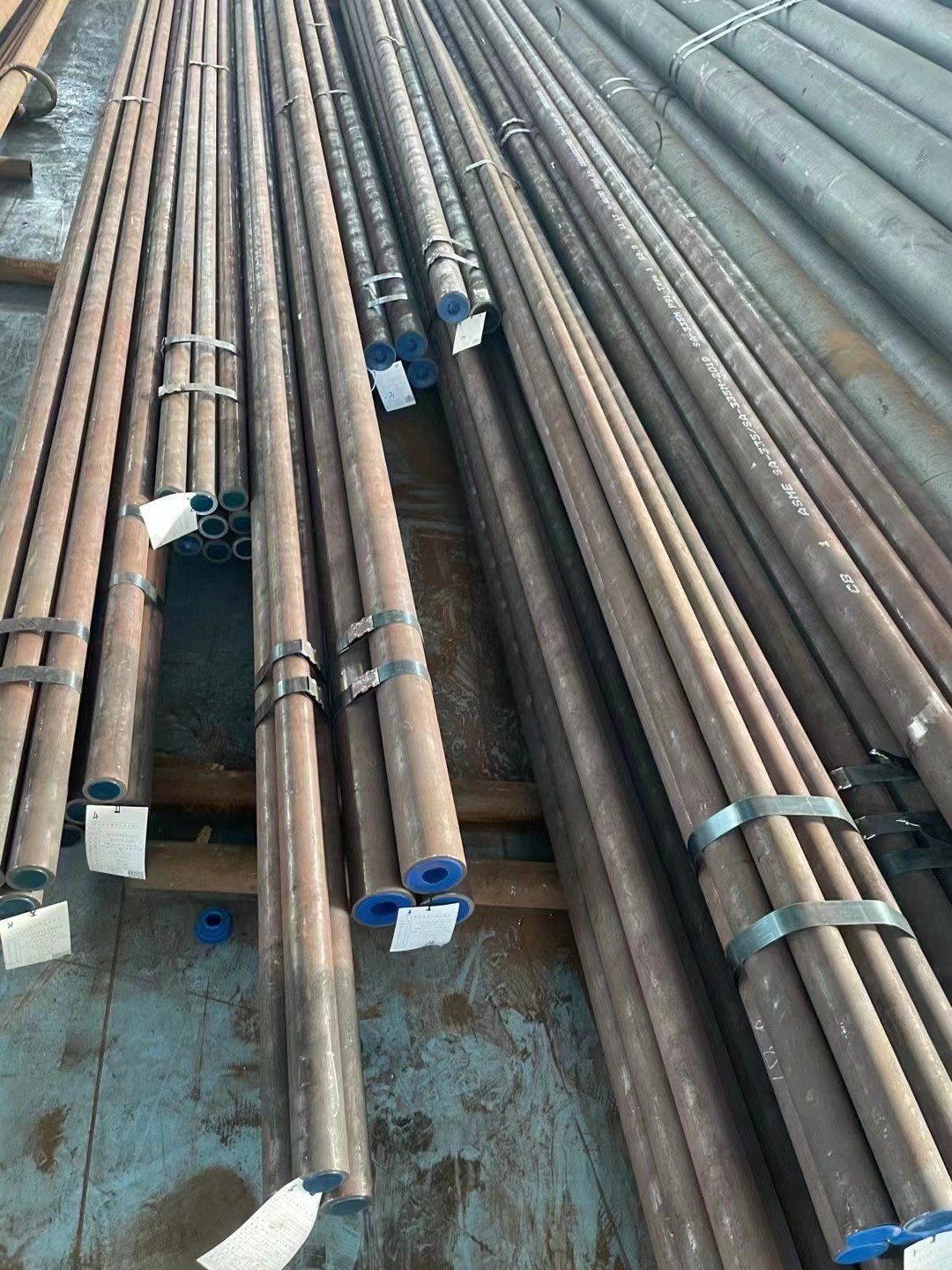 乙烯裝置超高壓蒸汽管道設(shè)計(jì)溫度545℃，設(shè)計(jì)壓力13.5MPa，設(shè)計(jì)選用A335-P91鋼，規(guī)格Φ168.3×14.27~Φ609.6×46.02