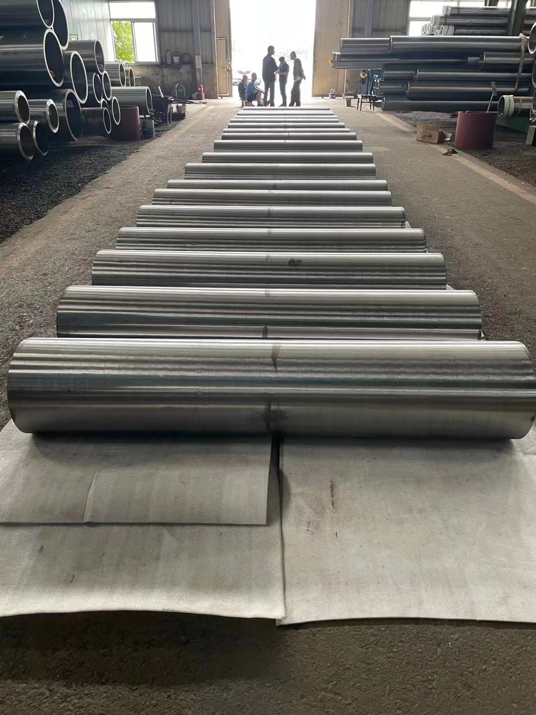 乙烯裝置超高壓蒸汽管道設(shè)計(jì)溫度545℃，設(shè)計(jì)壓力13.5MPa，設(shè)計(jì)選用A335-P91鋼，規(guī)格Φ168.3×14.27~Φ609.6×46.02