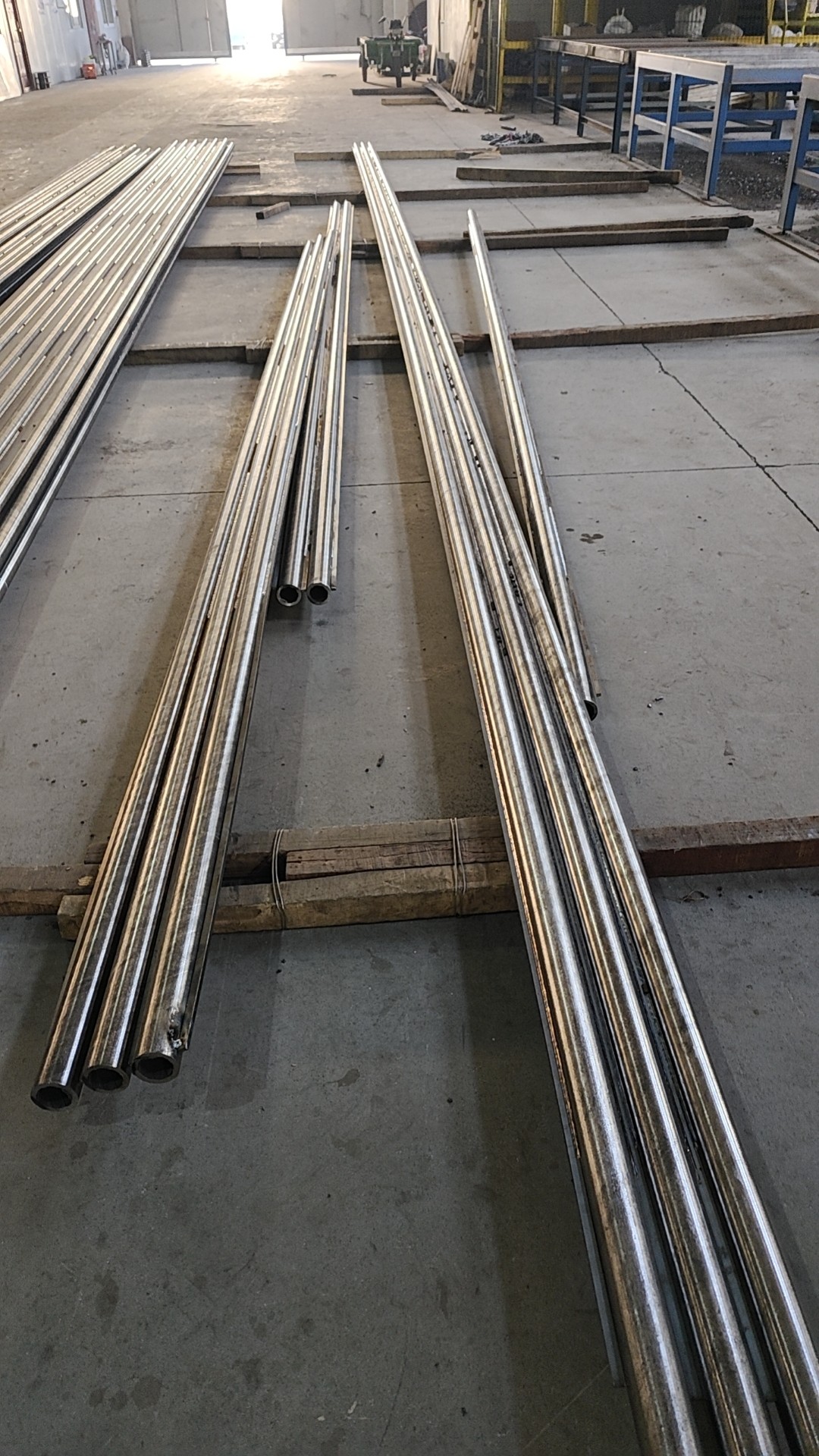 管排長度為6米，每件管排由10根管子組成，管子中心距為54mm，鰭片厚度為6.4mm